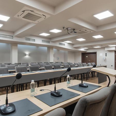 Casa Di Fiore Spa And Medical Hotel, Mineral Pools & Private Beach คราเนโว ภายนอก รูปภาพ The conference room of the Polish Senate