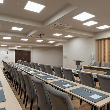 Casa Di Fiore Spa And Medical Hotel, Mineral Pools & Private Beach คราเนโว ภายนอก รูปภาพ The meeting room of the European Economic and Social Committee
