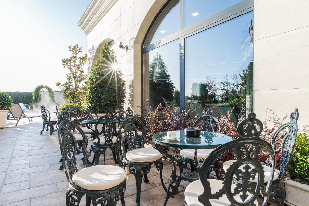 Casa Di Fiore Spa And Medical Hotel, Mineral Pools & Private Beach คราเนโว ภายนอก รูปภาพ The Terrace at the Beverly Hills Hotel