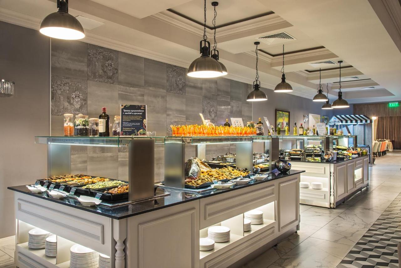 Casa Di Fiore Spa And Medical Hotel, Mineral Pools & Private Beach คราเนโว ภายนอก รูปภาพ Buffet at a hotel
