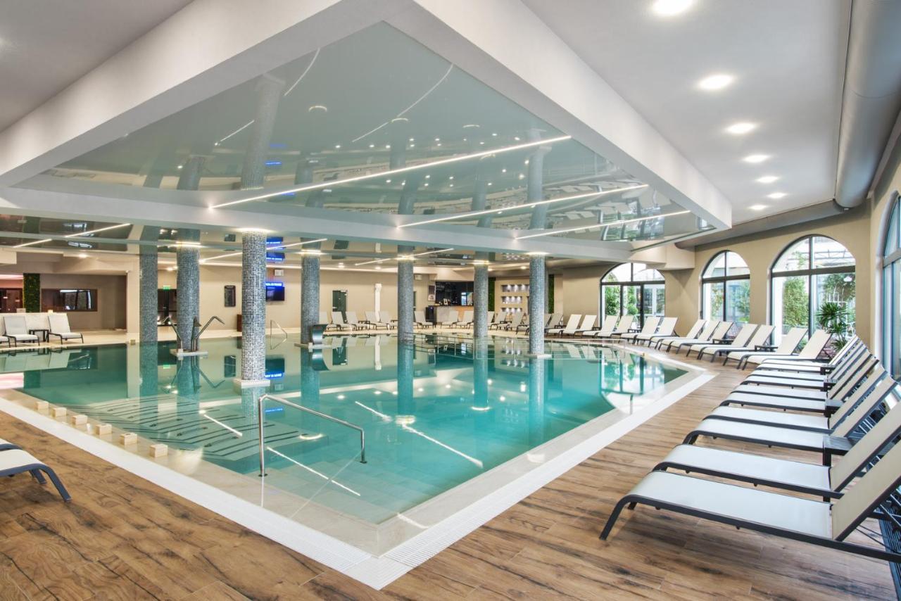 Casa Di Fiore Spa And Medical Hotel, Mineral Pools & Private Beach คราเนโว ภายนอก รูปภาพ The swimming pool