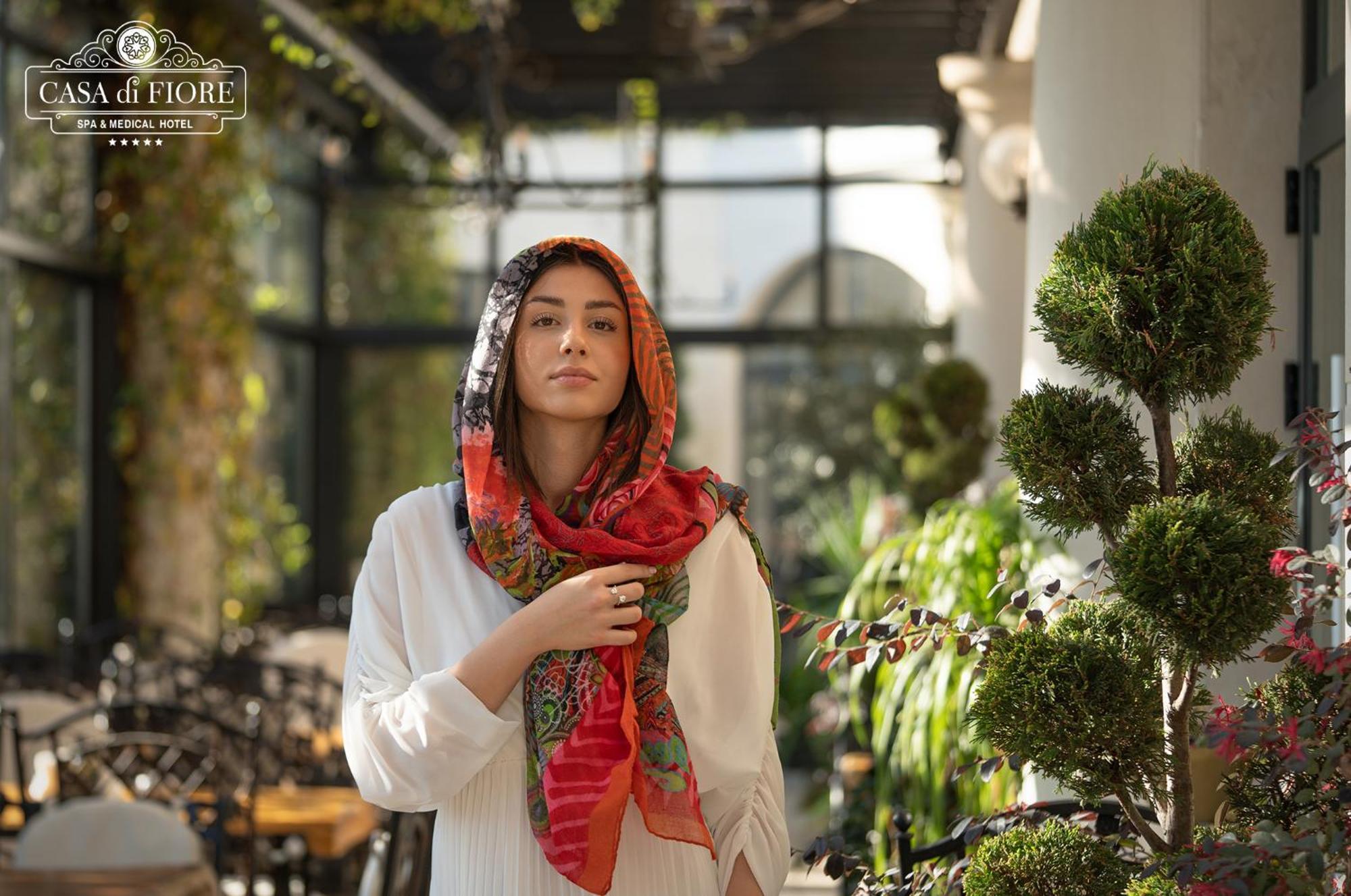 Casa Di Fiore Spa And Medical Hotel, Mineral Pools & Private Beach คราเนโว ภายนอก รูปภาพ A woman wearing a hijab