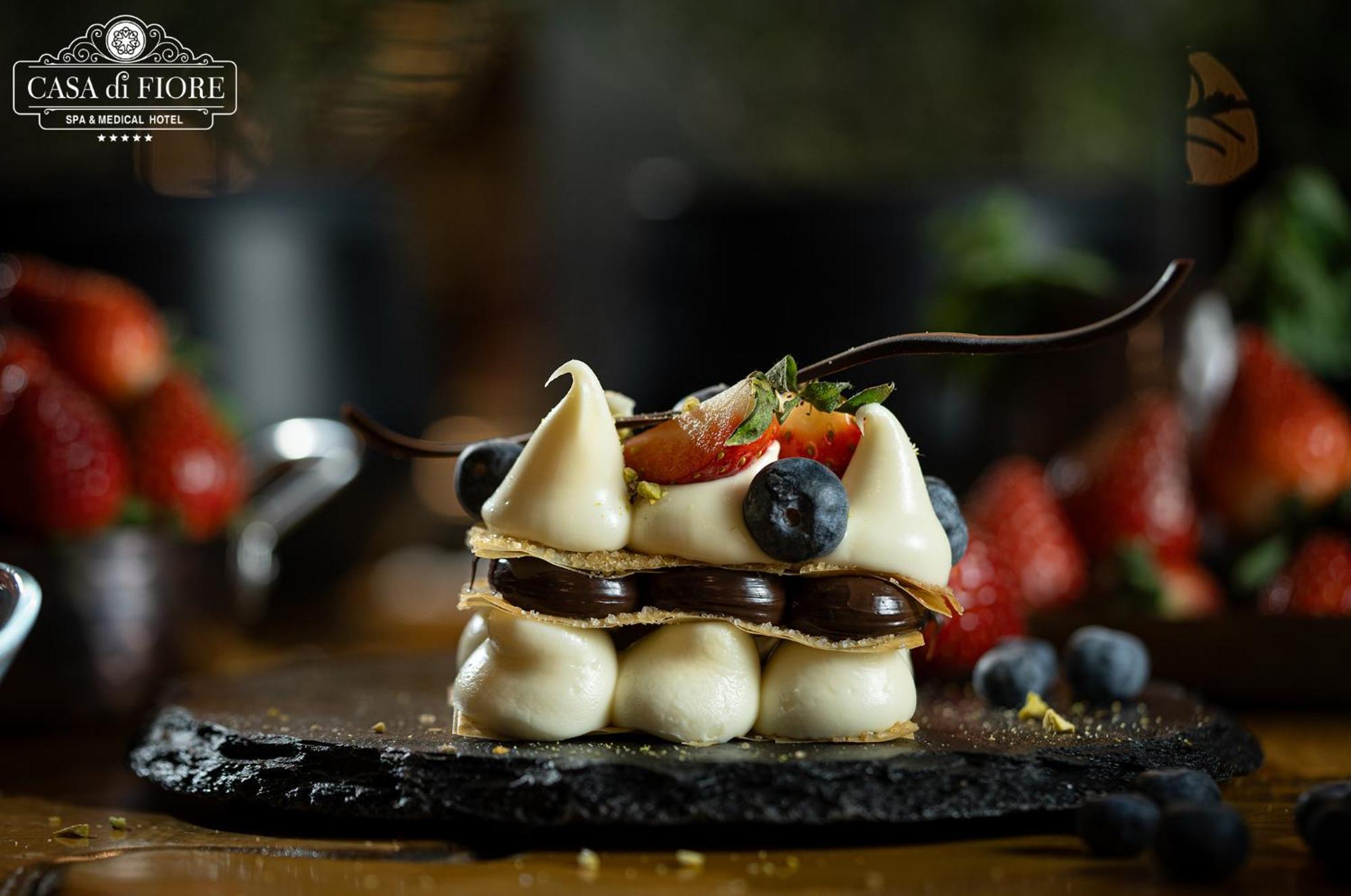 Casa Di Fiore Spa And Medical Hotel, Mineral Pools & Private Beach คราเนโว ภายนอก รูปภาพ A chocolate dessert
