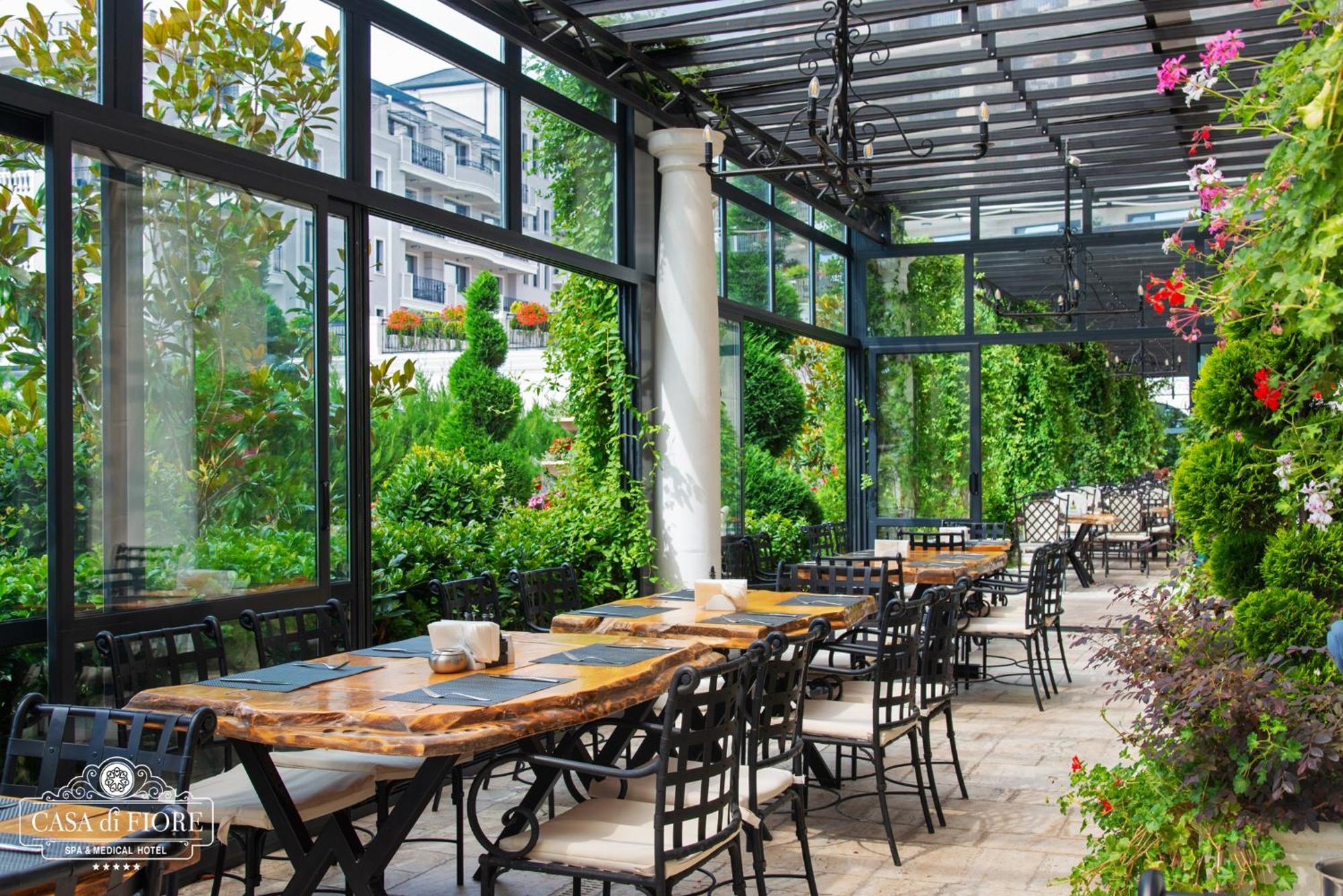 Casa Di Fiore Spa And Medical Hotel, Mineral Pools & Private Beach คราเนโว ภายนอก รูปภาพ The restaurant's interior
