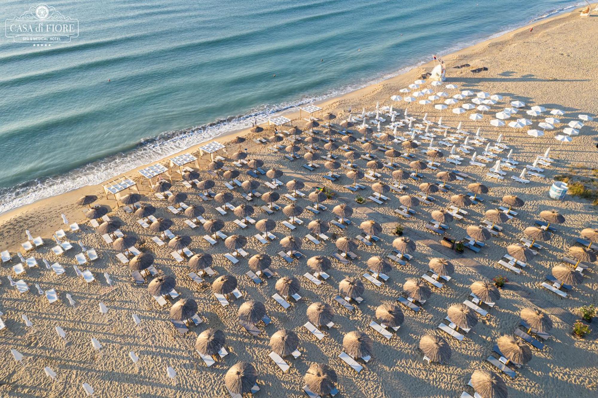 Casa Di Fiore Spa And Medical Hotel, Mineral Pools & Private Beach คราเนโว ภายนอก รูปภาพ Aerial view of the beach