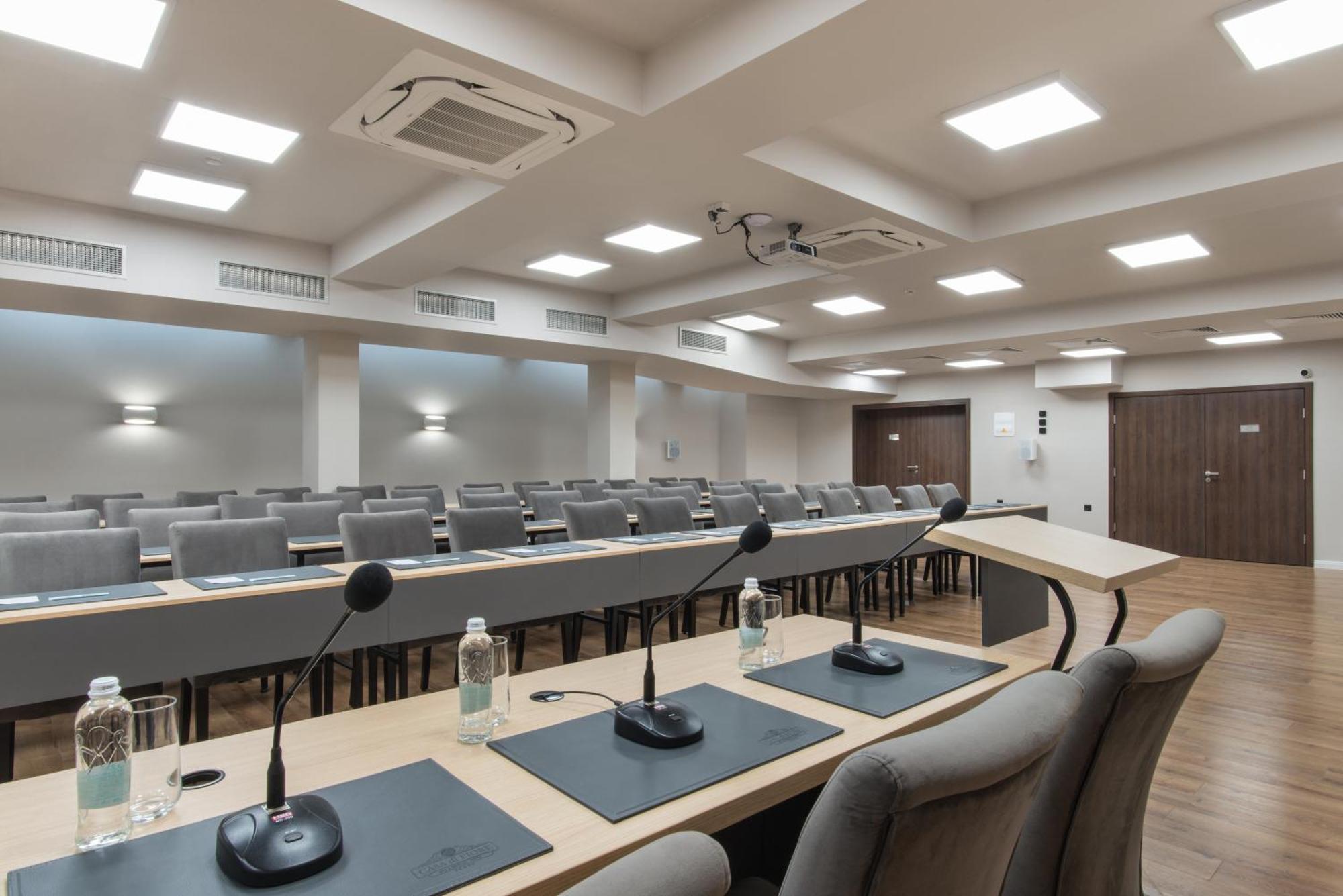 Casa Di Fiore Spa And Medical Hotel, Mineral Pools & Private Beach คราเนโว ภายนอก รูปภาพ The conference room of the Polish Senate