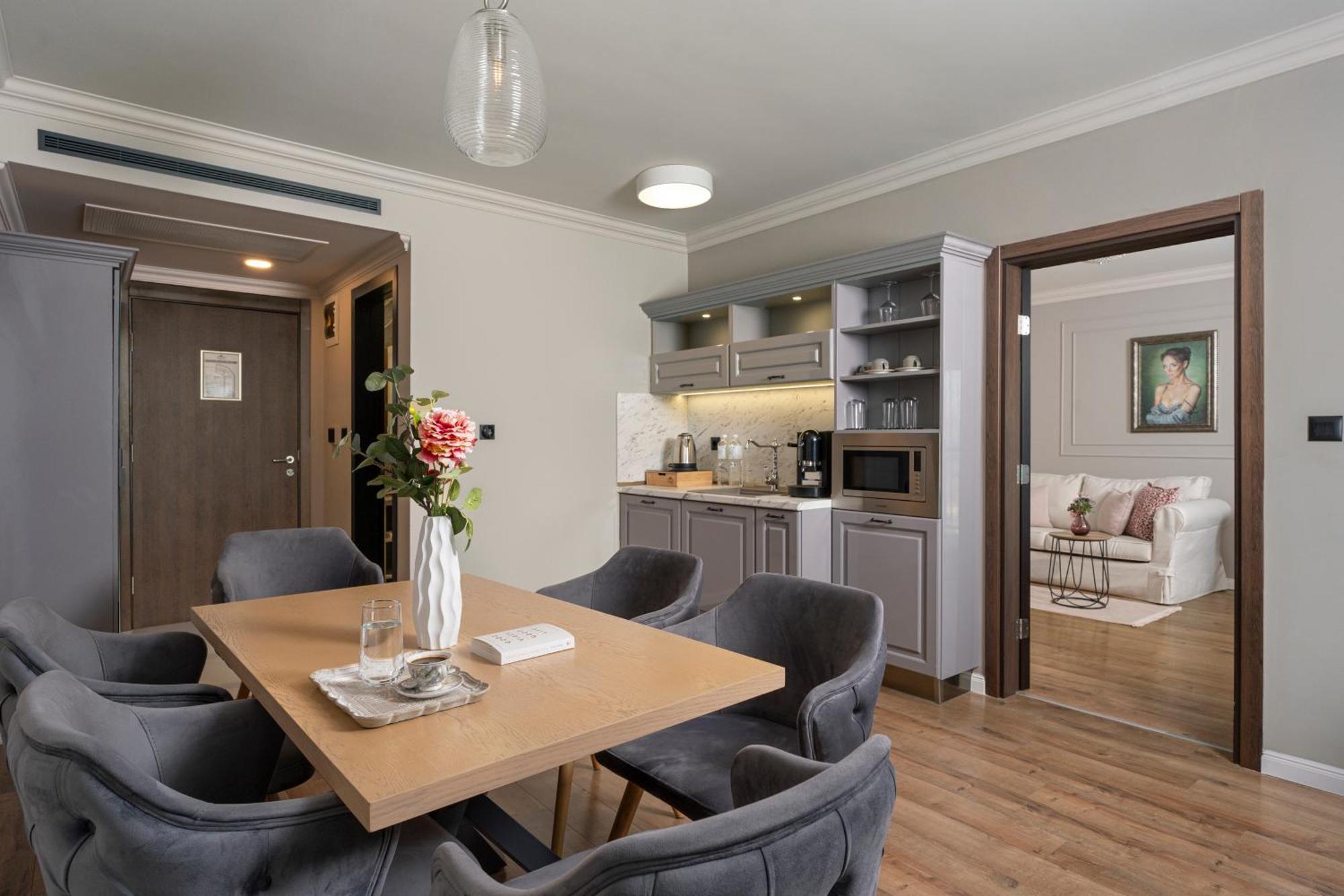 Casa Di Fiore Spa And Medical Hotel, Mineral Pools & Private Beach คราเนโว ภายนอก รูปภาพ A typical apartment at the complex